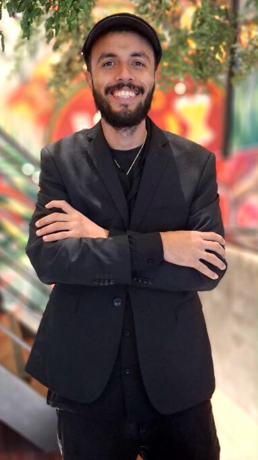 Rodrigo Miranda de terno preto